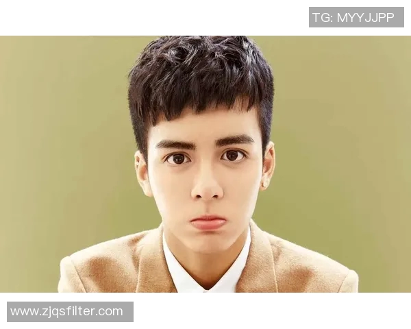 足球明星纪梵希毛衣时尚搭配解析与精选图片展示